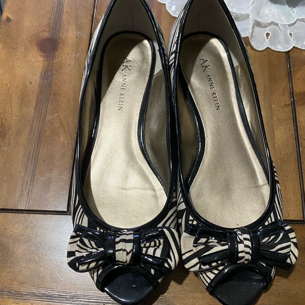 Ann Klein Nifty open toe flats